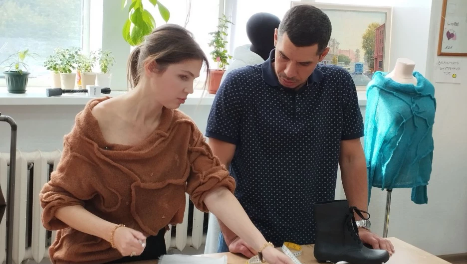 Совместная коллекция. Одежда. Модельер. Обувщик. Обувь