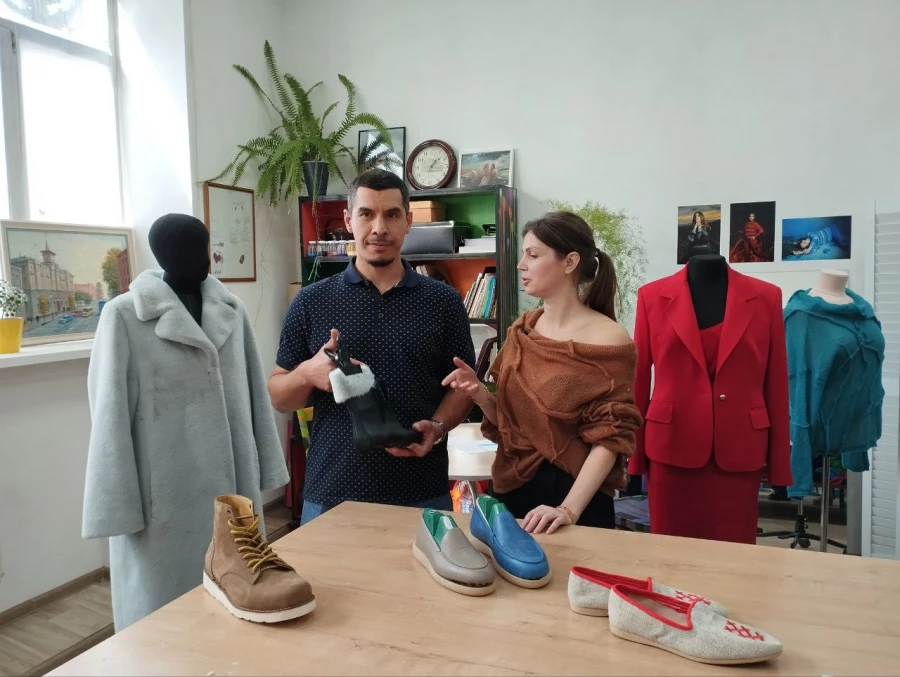 Совместная коллекция. Одежда. Модельер. Обувщик. Обувь
