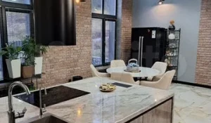 В Барнауле продают коттедж за 32,5 млн рублей.