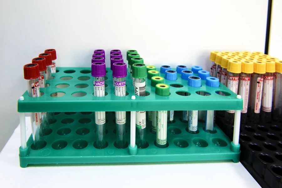 Больница, врачи, лечение, анализы. 