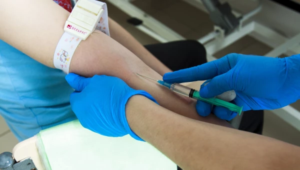 Анализы, шприц, укол. 