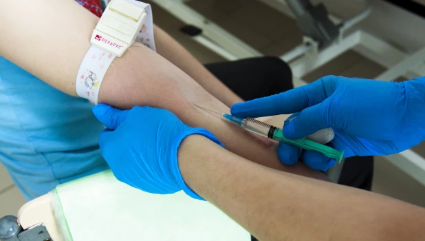 Анализы, шприц, укол. 