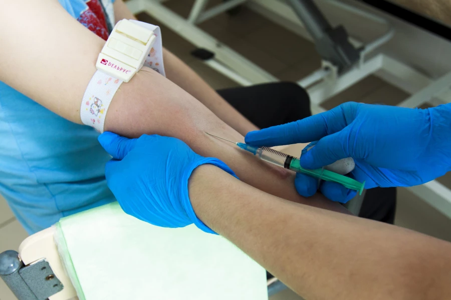 Анализы, шприц, укол. 