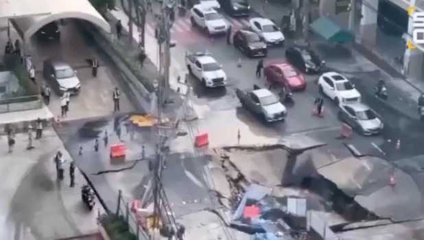 В Таиланде обвалилась дорога.
