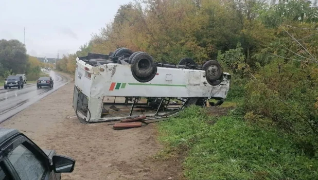 В российском регионе перевернулся пассажирский автобус.