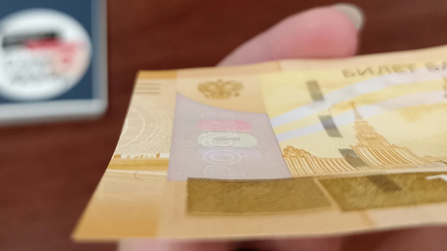 Проверка подлинности банкнот. Сто рублей образца 2022 года.