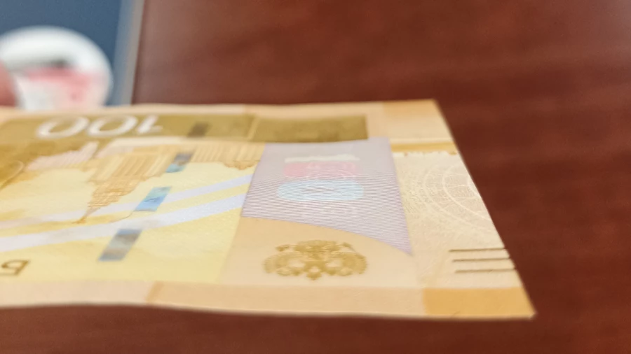 Проверка подлинности банкнот. Сто рублей образца 2022 года.