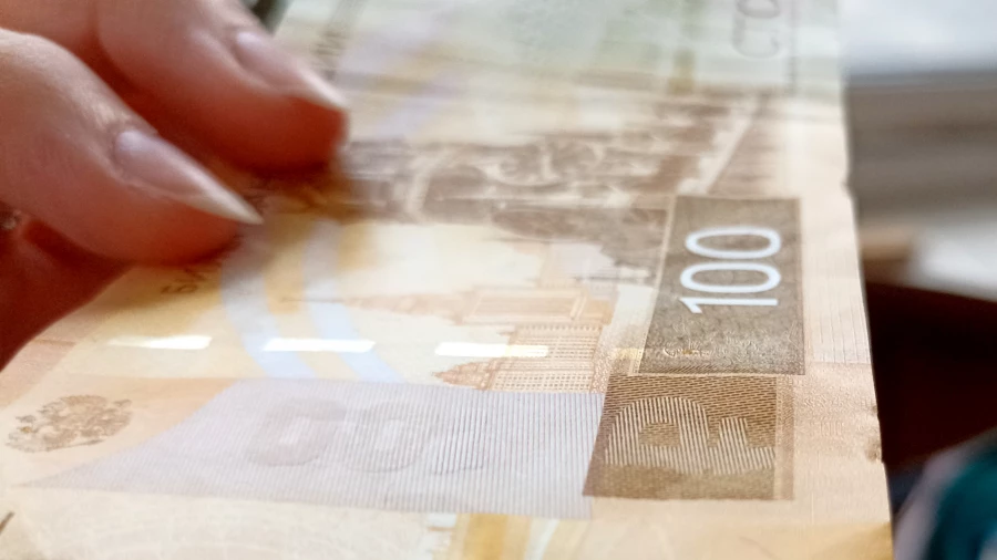 Проверка подлинности банкнот. Сто рублей образца 2022 года.