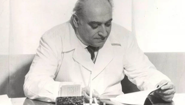 Зиновий Баркаган.