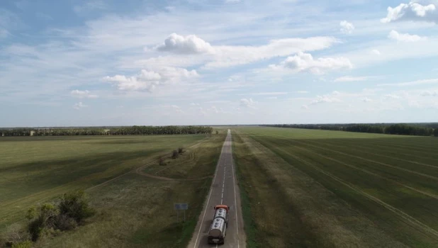 Федеральная трасса А-321 Барнаул — Павловск — граница с Республикой Казахстан.
