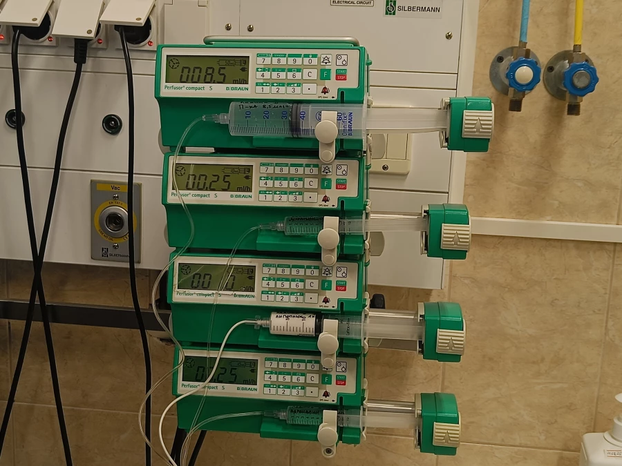 Аппарат для ингаляции оксидом азота. Отделение реанимации и интенсивной терапии новорожденных №2 в Центре охраны материнства и детства