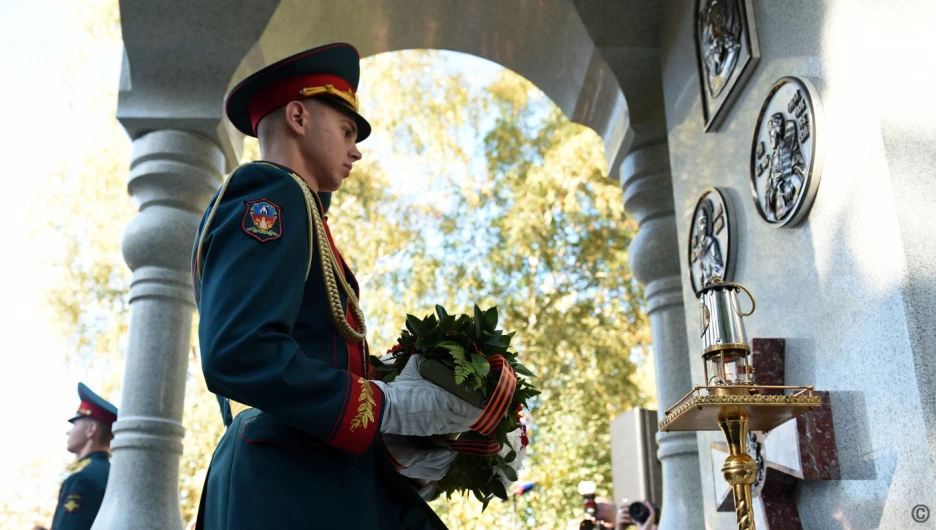Часовню, посвященную Вечной славе защитников Отечества, открыли в центре Барнаула .
