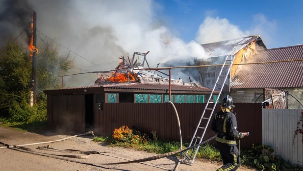 Пожар на ул. Севастопольской.