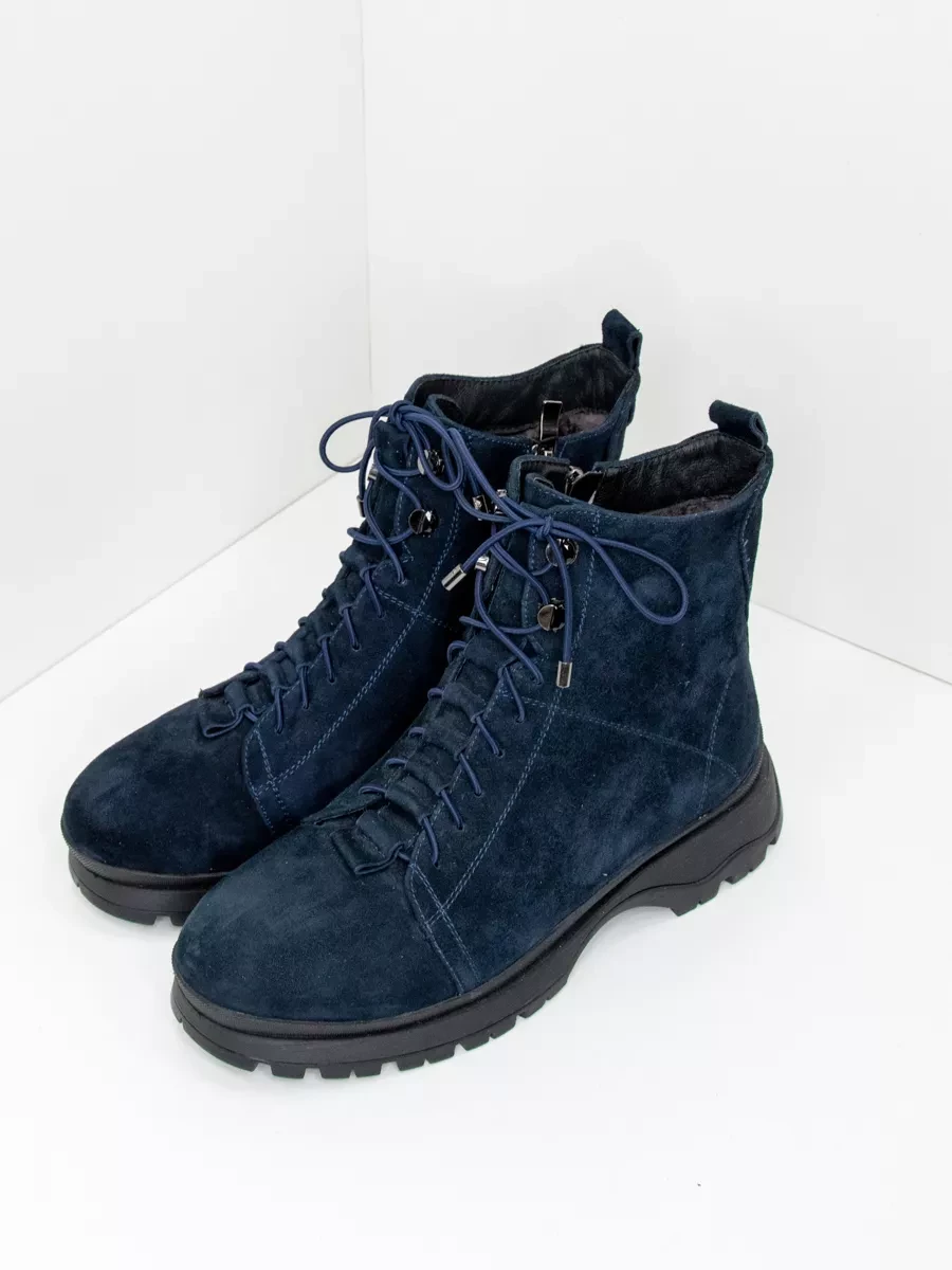 Ботинки на шнуровке.