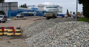 Работы в аэропорту Барнаула. Парковка. Стройка