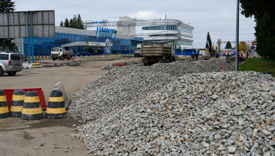 Работы в аэропорту Барнаула. Парковка. Стройка