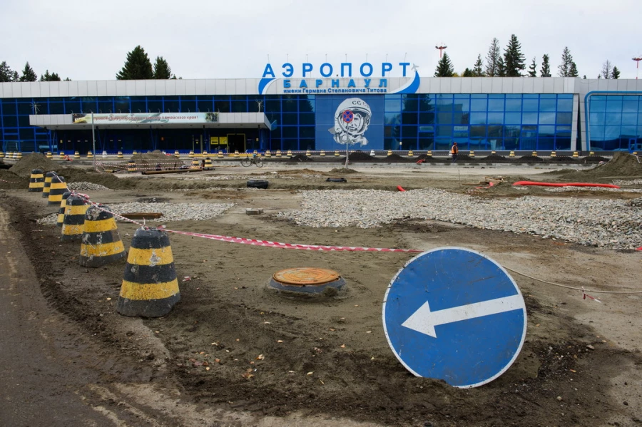 Работы в аэропорту Барнаула. Парковка. Стройка