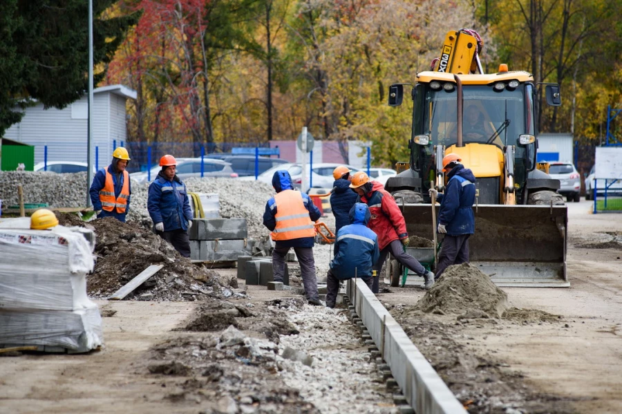 Работы в аэропорту Барнаула. Парковка. Стройка