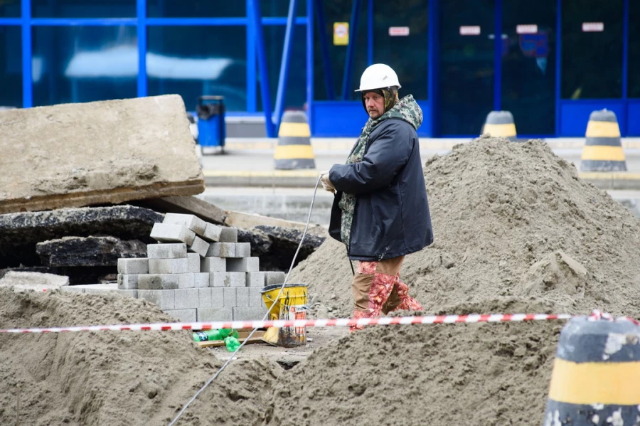 Работы в аэропорту Барнаула. Парковка. Стройка