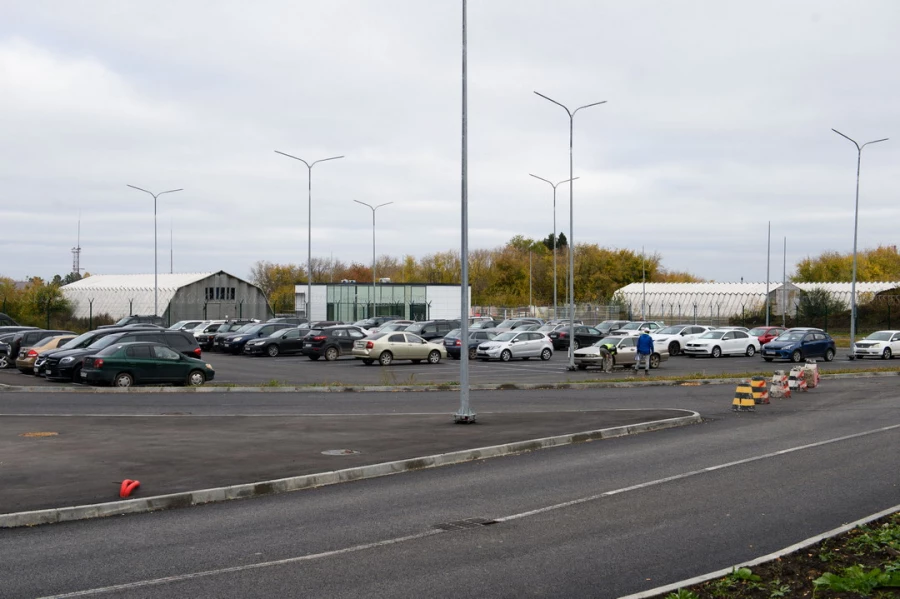 Работы в аэропорту Барнаула. Парковка. Стройка