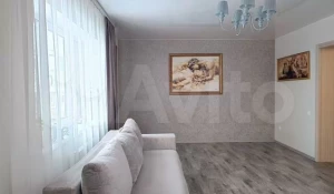 Коттедж продают в Барнауле за 28 млн рублей.