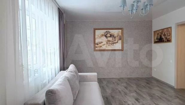 Коттедж продают в Барнауле за 28 млн рублей.