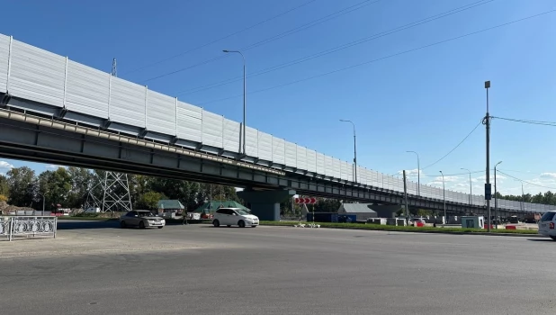 Строительство развязки на пересечении Змеиногорского и Южного трактов.