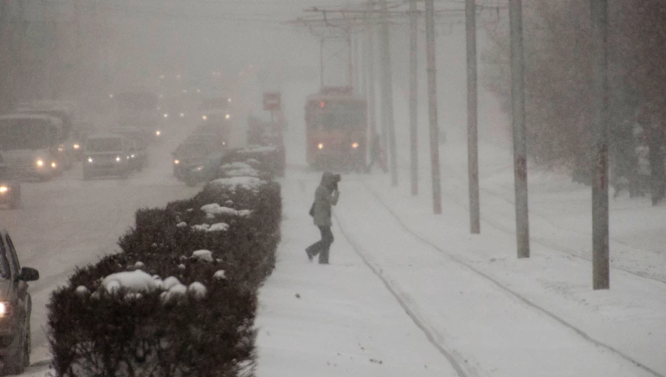 Снегопад. Зима. Метель. Снег.