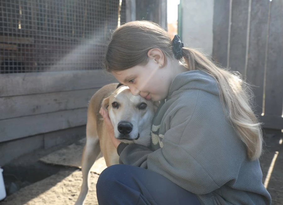 Волонтеры Алтай-Кокса оказали помощь приюту для животных в Заринске.
