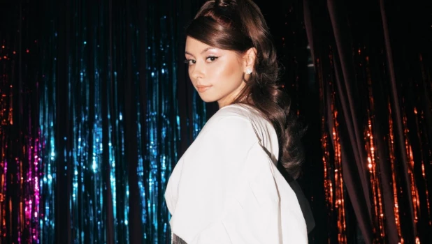 Певица Дора