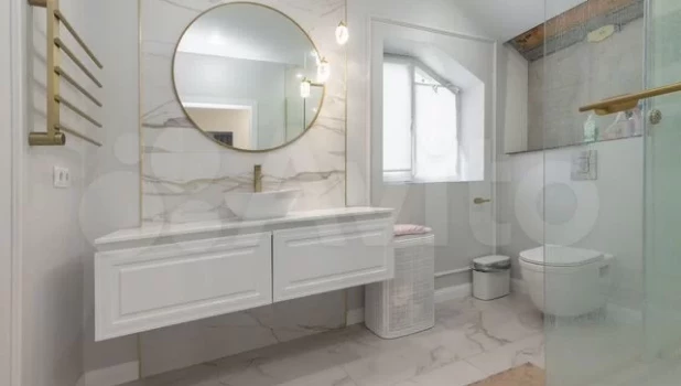 В Барнауле продают коттедж за 14,5 млн рублей.