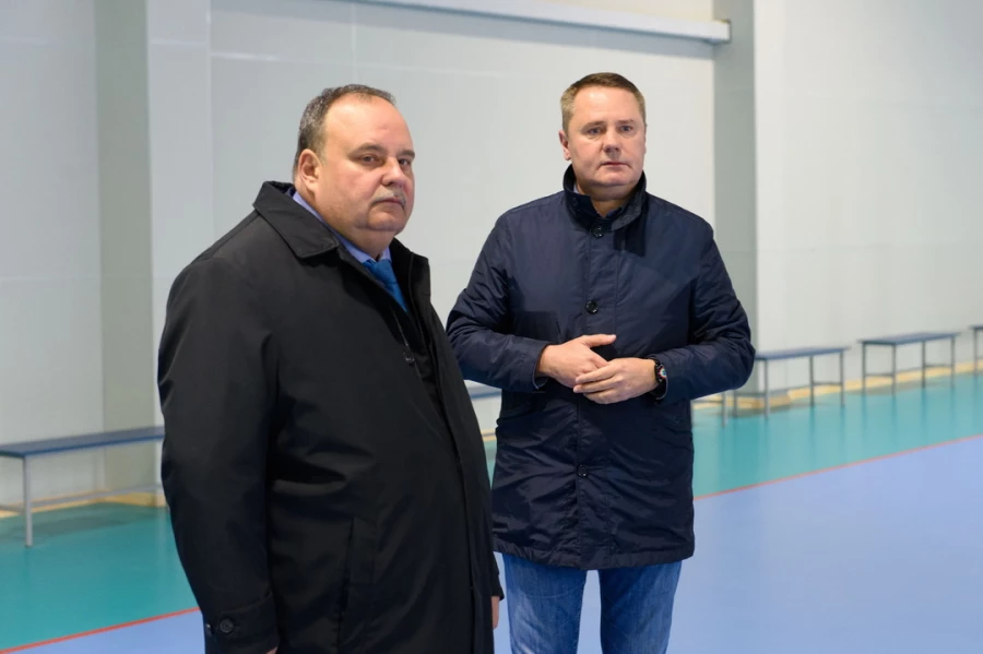 В Барнауле у моста на Новом рынке построили новый суперсовременный комплекс с бассейном.