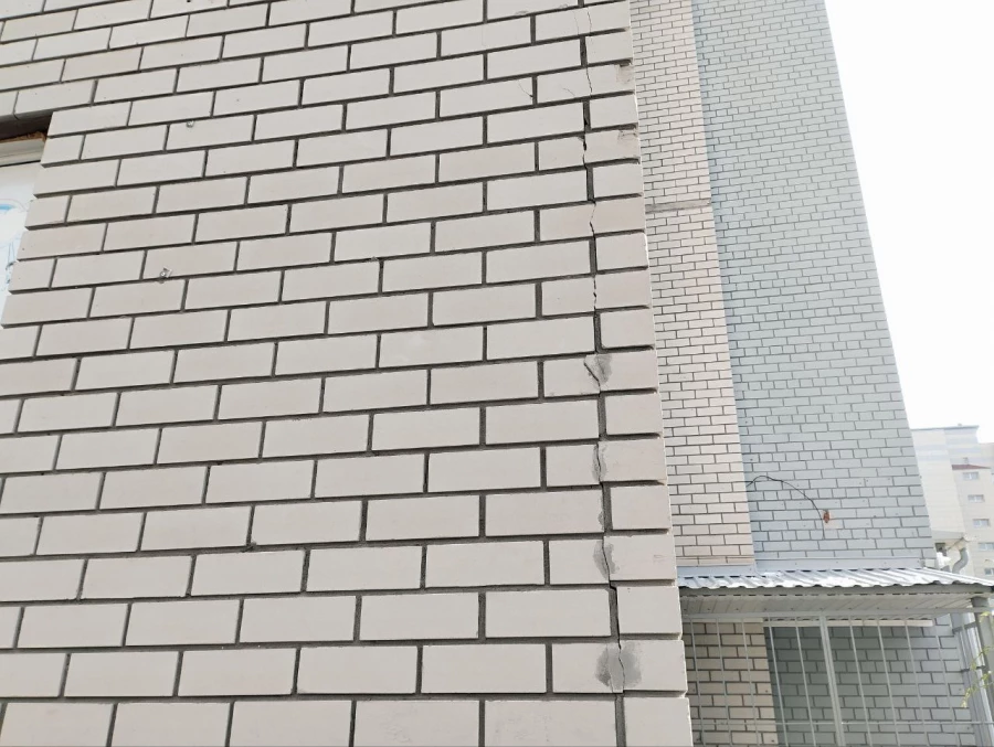 Трещина дома на Взлетной