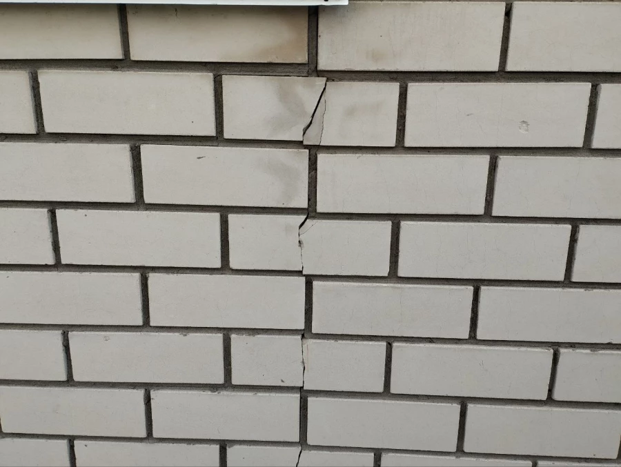 Трещина дома на Взлетной