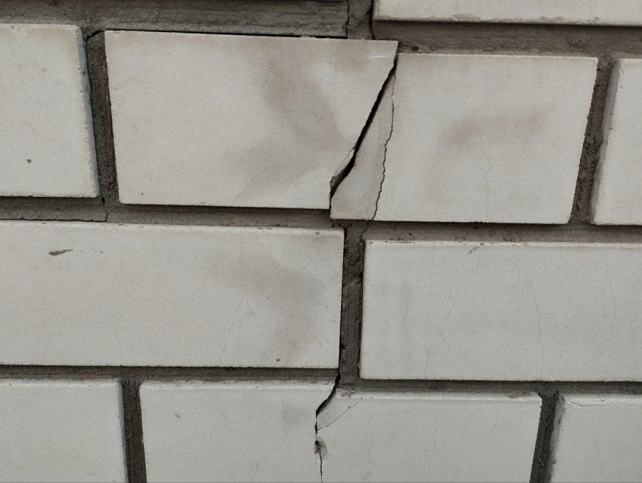 Трещина дома на Взлетной