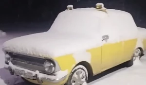 Машина в снегу.