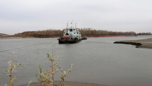 «Росводоканал Барнаул» провел дноуглубление в водоподводящем канале первого речного водозабора.