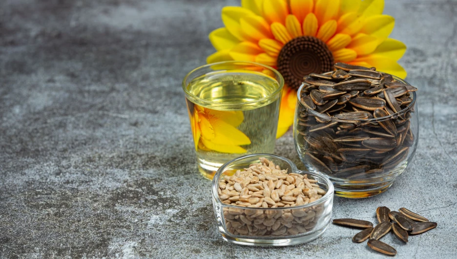 Подсолнечное масло. Семена подсолнечника.