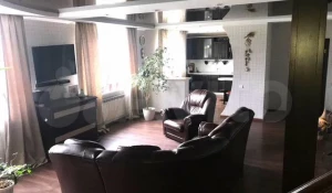 Коттедж за 17,5 млн рублей продают в Барнауле.