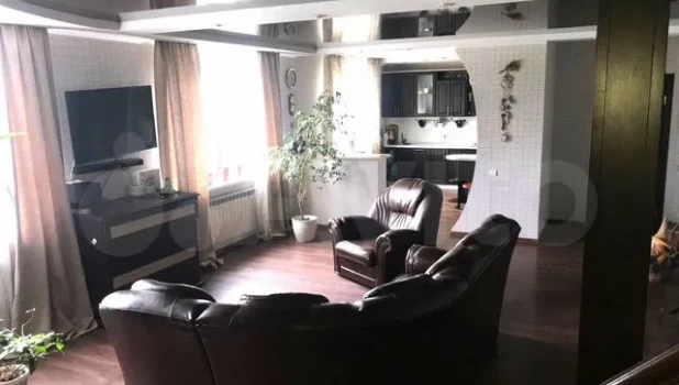 Коттедж за 17,5 млн рублей продают в Барнауле.