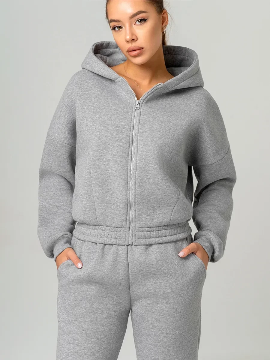 Спортивные костюмы.