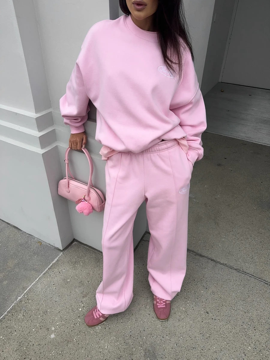 Спортивные костюмы.