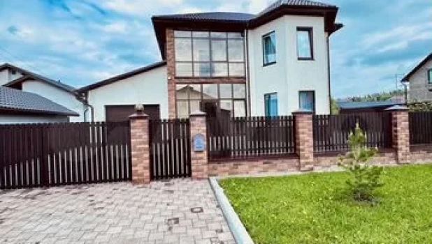 Коттедж за 26 млн рублей продают на Алтае.