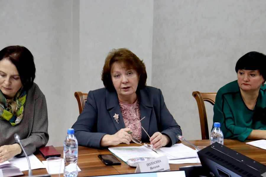 Круглый стол, посвящённый организации горячего питания в общеобразовательных организациях региона.