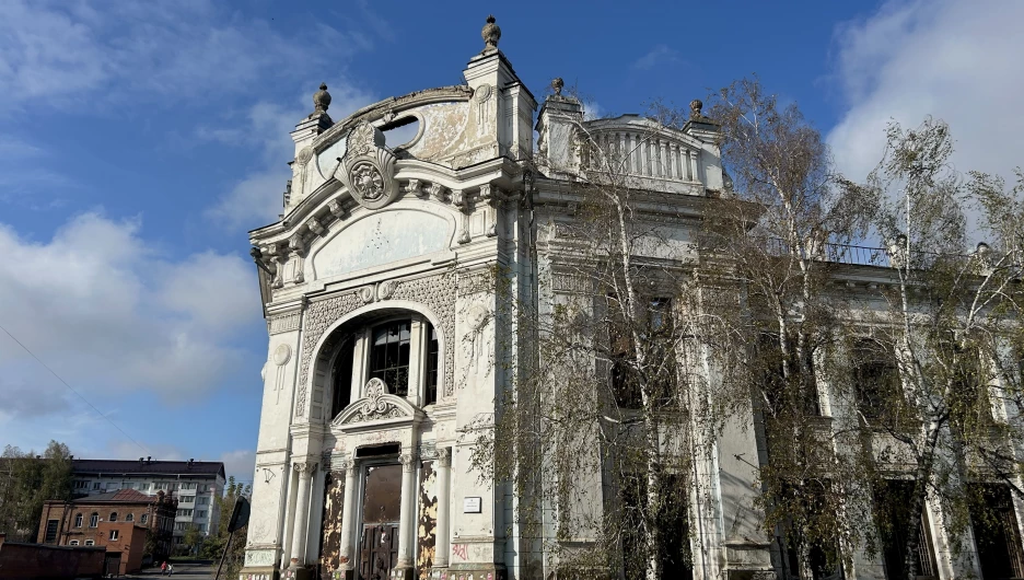 Пассаж Фирсова в Бийске, октябрь 2025 года.