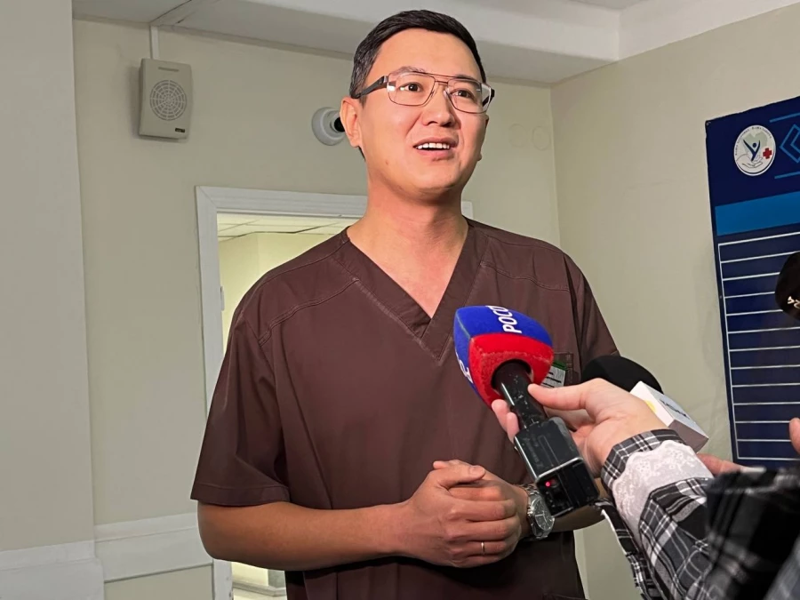 Естай Калиев, анестезиолог-реаниматолог и заведующей неройреанимацией Краевой клинической больницы.