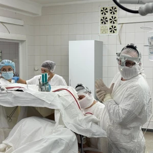 Операция, врачи.