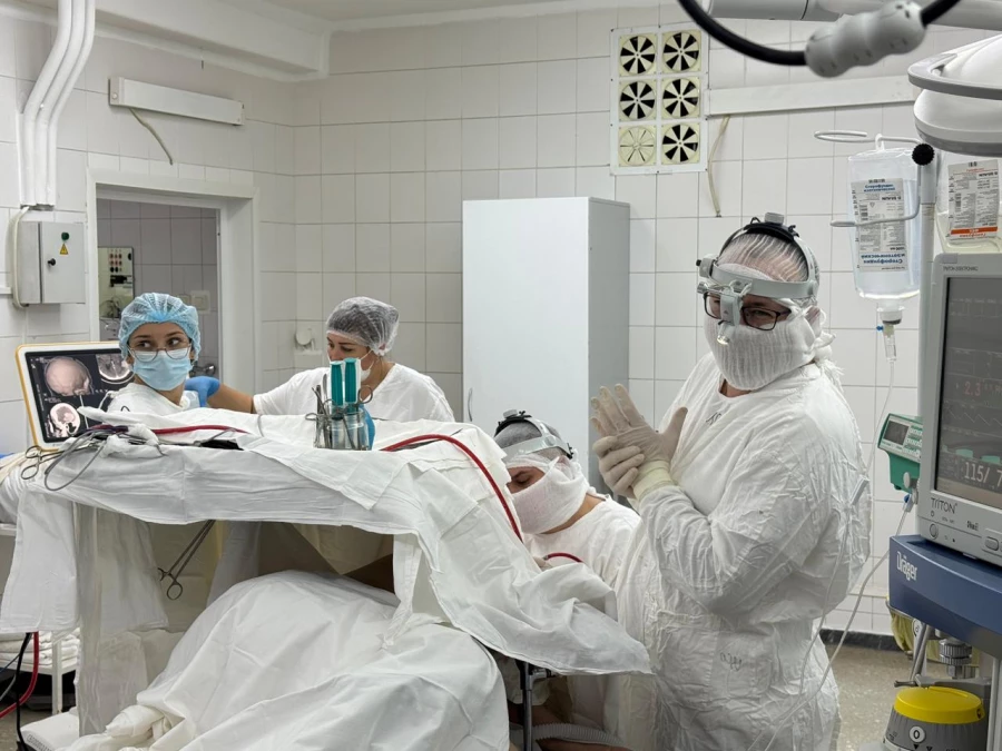 Операция, врачи.