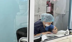 Медсестра, операция, врачи. 