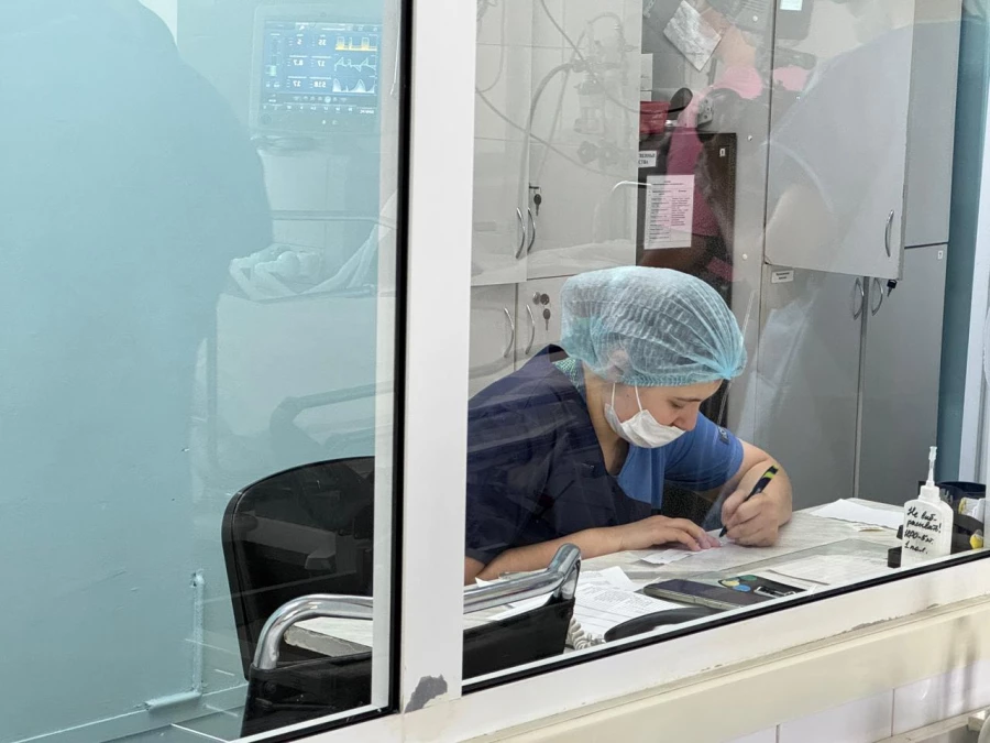 Медсестра, операция, врачи. 